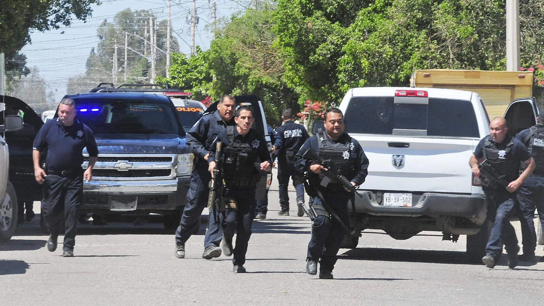 Fuerte Movimiento policiaco en Poblado Miguelm animal tras asalto a policias-Sergio Gomez (1)